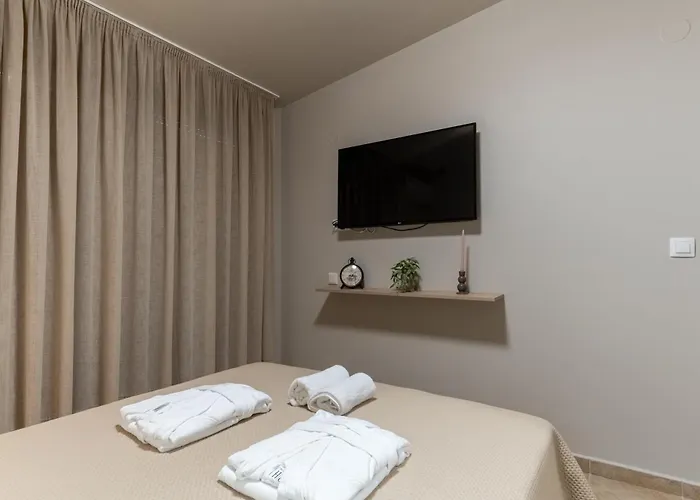 Villa Serenusgreece Sani House With Garden And Jacuzzi